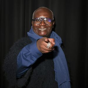Sa carrière a ensuite pris un nouveau tournant en 2000 lorsqu'il a rejoint Michaël Youn dans le "Morning Live" sur M6.

Exclusif - Magloire, sur le plateau de  TBT9 présenté par C.Hanouna, et diffusé en direct sur W9, Paris, France, le 25 mars 2026. © Jack Tribeca / Bestimage