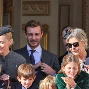 Pierre Casiraghi, la princesse Caroline de Hanovre, Beatrice Borromeo, Francesco Carlo Albert Casiraghi, Stefano Ercole Carlo Casiraghi, Balthazar Casiraghi-Rassam, Andrea Casiraghi, India Casiraghi et Maximilian Casiraghi - La famille princière de Monaco au balcon du palais, à l'occasion de la Fête Nationale de Monaco, le 19 novembre 2024. © Jacovides-Bebert/Bestimage