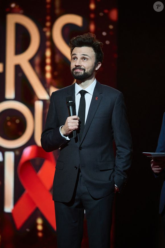 Tom Villa lors de l’enregistrement de l’émission “Les stars s’unissent pour le Sidaction” au théâtre Marigny à Paris, France, le 11 mars 2025. L’émission sera diffusée en prime le 22 mars sur France 2. © Guirec-Moreau/ Bestimage