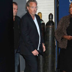 Matthew Perry est en promotion pour son livre "Friends, Lovers and the Big Terrible Thing" à l'émission Good Morning America (GMA) à New York le 31 octobre 2022