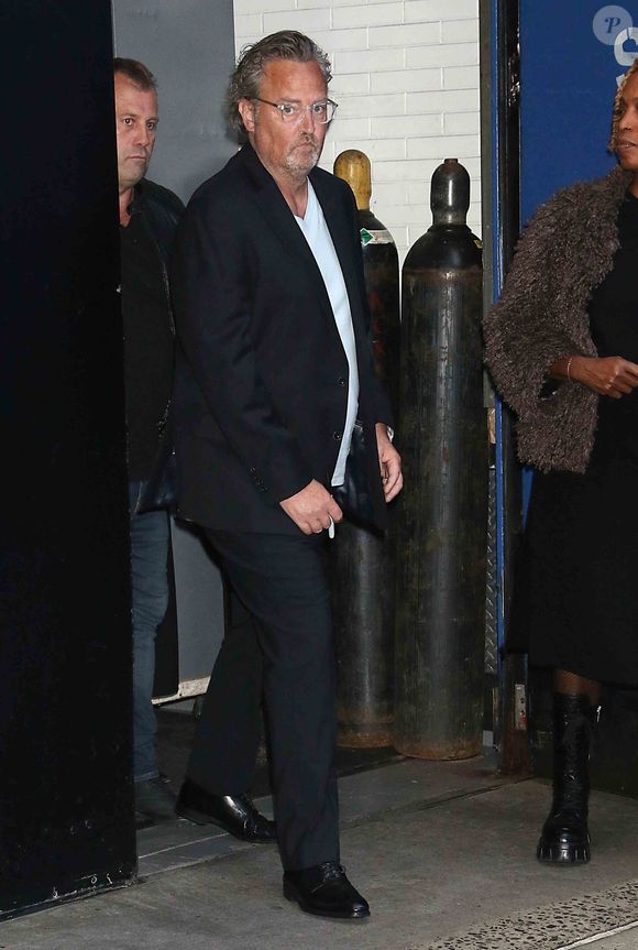 Matthew Perry est en promotion pour son livre "Friends, Lovers and the Big Terrible Thing" à l'émission Good Morning America (GMA) à New York le 31 octobre 2022