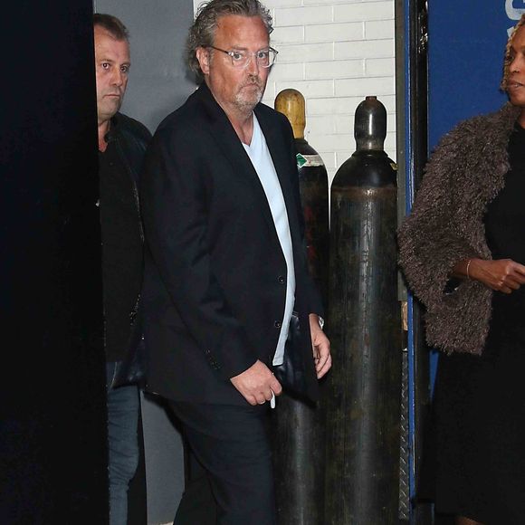 Matthew Perry est en promotion pour son livre "Friends, Lovers and the Big Terrible Thing" à l'émission Good Morning America (GMA) à New York le 31 octobre 2022