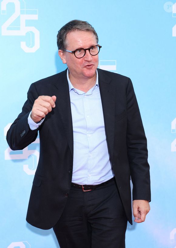 Mais racheter M6 n'apparaît pas si simple. "Aujourd’hui, la loi interdit toute revente du groupe M6 avant 2028", a précisé l'homme d'affaires.

Rodolphe Belmer - Photocall avec les intervenants du Grand débat politique "Plateformisation : comment réinventer la circulation des œuvres ?" lors de la 25ème édition du Festival de la Fiction de la Rochelle. Le 15 septembre 2023
© denis Guignebourg / Bestimage