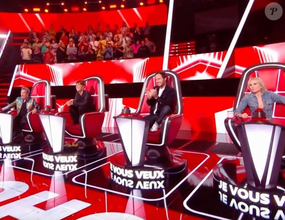 Florent Pagny, Zaz, Vianney et Patricia Kaaz sur le plateau de "The Voice" lors des auditions à l'aveugle ce samedi 8 février 2025. (Capture d'écran - The Voice - TF1).