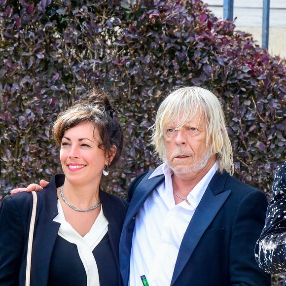 Cette année-là, Christine Marot, de son vrai nom, a été interrogée par "Paris Normandie" sur l'état de santé de son époux

Le chanteur Renaud (Renaud Séchan) et sa compagne Cerise (de son vrai prénom Christine) - Mariage d'Hugues Aufray et de Murielle Mégevand à la mairie de Marly-Le Roy, France, le 2 septembre 2023. 
Crédit : Agence / Bestimage