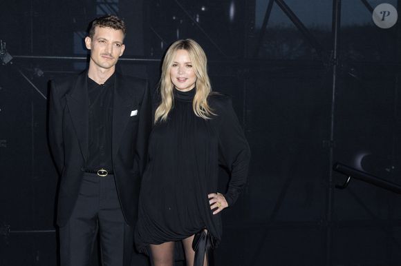 Niels Schneider et sa compagne Virginie Efira - Photocall du défilé Saint Laurent Womenswear Printemps/été 2024 dans le cadre de la Fashion week de Paris le 26 septembre 2023 à Paris. © Olivier Borde/Bestimage