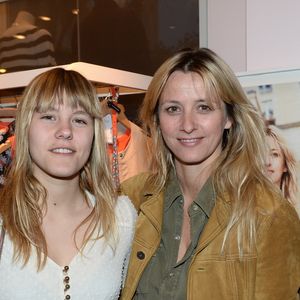Lundi 21 septembre 2026, l'ex-femme du musicien a fièrement partagé le travail de son premier enfant sur Instagram
Exclusif - Sarah Lavoine et sa fille Yasmine - Vernissage du nouveau design éphémère de la boutique Comptoir Des Cotonniers de Saint-Sulpice à Paris, le 9 avril 2015.
Crédit : RACHID BELLAK / BESTIMAGE