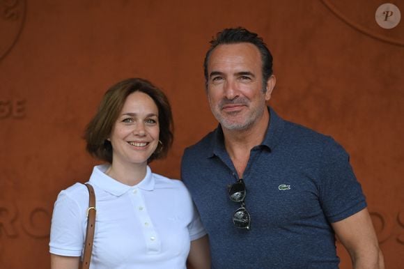 De leur union, scellée par un mariage à Saint-Cloud le 19 mai 2018, sont nées Jeanne en décembre 2015 et Alice en février 2021.

Jean Dujardin, Nathalie Péchalat assistent aux Internationaux de France 2023 à Roland Garros le 11 juin 2023 à Paris, France. Photo by Franck Castel/ABACAPRESS.COM