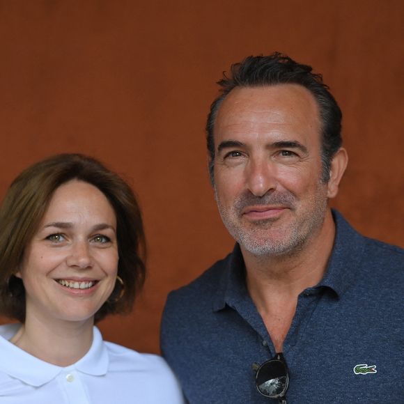 De leur union, scellée par un mariage à Saint-Cloud le 19 mai 2018, sont nées Jeanne en décembre 2015 et Alice en février 2021.

Jean Dujardin, Nathalie Péchalat assistent aux Internationaux de France 2023 à Roland Garros le 11 juin 2023 à Paris, France. Photo by Franck Castel/ABACAPRESS.COM