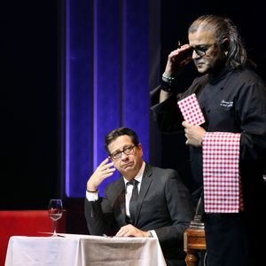 Exclusif - Laurent Gerra, imitant ici F. Hollande dans une séquence « Cinéma muet en Hommage à C. Chaplin », « Se met à table ! » dans son nouveau spectacle à savourer au Casino de Paris, à Paris, France, le 10 Décembre 2024. 

© Bertrand Rindoff / Bestimage