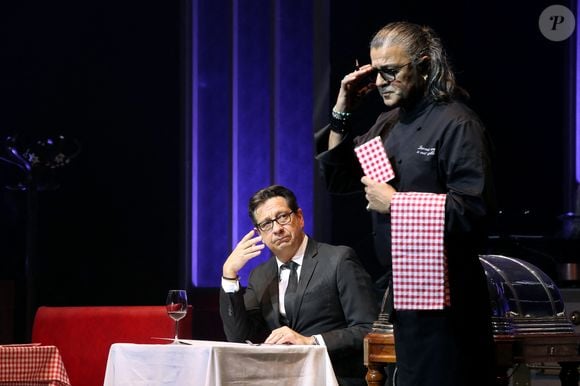 Exclusif - Laurent Gerra, imitant ici F. Hollande dans une séquence « Cinéma muet en Hommage à C. Chaplin », « Se met à table ! » dans son nouveau spectacle à savourer au Casino de Paris, à Paris, France, le 10 Décembre 2024. 

© Bertrand Rindoff / Bestimage