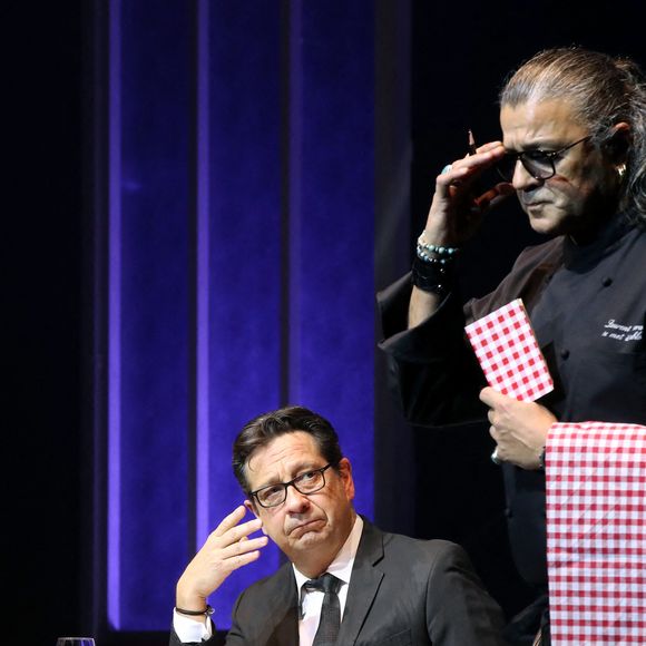 Exclusif - Laurent Gerra, imitant ici F. Hollande dans une séquence « Cinéma muet en Hommage à C. Chaplin », « Se met à table ! » dans son nouveau spectacle à savourer au Casino de Paris, à Paris, France, le 10 Décembre 2024. 

© Bertrand Rindoff / Bestimage