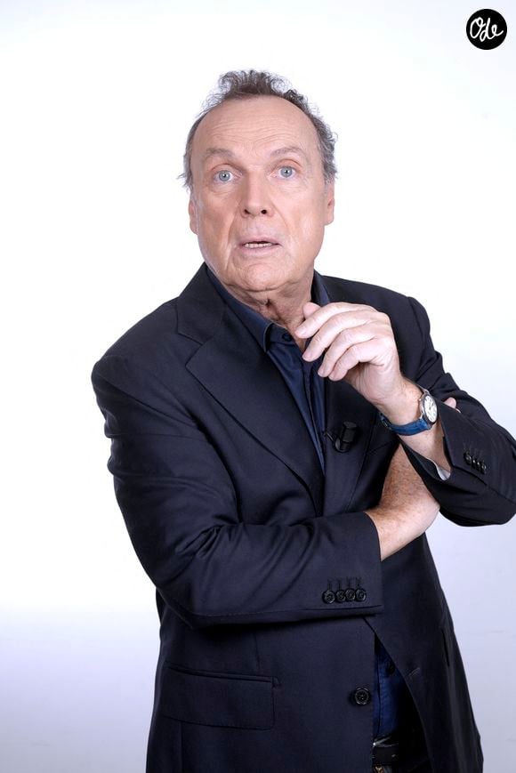Exclusif - Portrait de Julien Lepers lors de l'enregistrement de l'émission "Chez Jordan de Luxe" à Paris. Le 8 octobre 2024
© Cédric Perrin / Bestimage