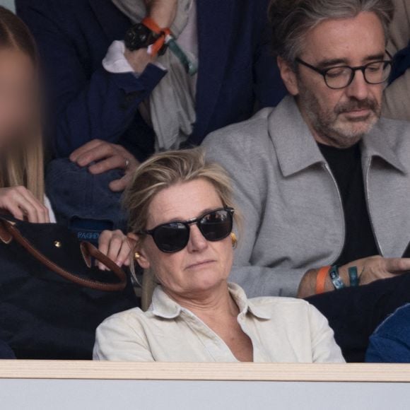 Anne-Elisabeth Lemoine et ses fils Arthur et Vasco, Pierre-Antoine Capton en tribunes lors de la finale messieurs des Internationaux de France de Tennis de Roland Garros 2025 (jour 15), à Paris, France, le 8 juin 2025. © Cyril Moreau/Bestimage