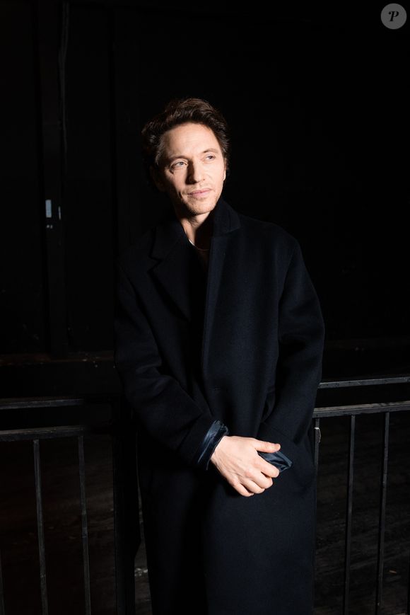 À L'Équipe, il confiait : “Courir tous les jours, pas longtemps, à Montmartre, me libère l'esprit, me donne des idées, dénoue des blocages que je peux rencontrer dans l'écriture.

Le chanteur Raphaël lors de l'enregistrement de l'émission "Michel Polnareff, la soirée événement", diffusée le 6 décembre à 21h10 sur France 2
Tiziano Da Silva-Cyril Moreau / Bestimage