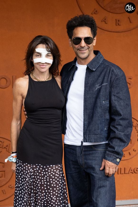 Sandra Sisley et son mari Tomer Sisley au photocall du village lors des Internationaux de France de Tennis de Roland Garros 2026, à Paris, France, le 5 juin 2026. © Jacovides-Moreau/Bestimage