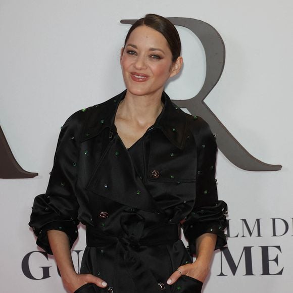 Marion Cotillard au photocall de la première du film "Karma" au cinéma Pathé Palace à Paris le 13 octobre 2026. © Coadic Guirec / Bestimage