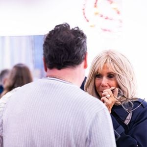 Exclusif - Brigitte Macron lors de l'inauguration du salon Art Basel Paris au Grand Palais le 22 octobre 2025.

© Julien Sarkissian / Bestimage