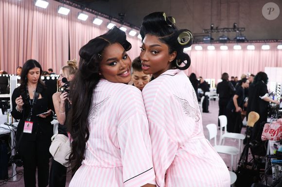 Precious Lee and Angel Reese - Les mannequins du défilé Victoria's Secret 2025 à New York en backstage le 15 octobre 2025.
© Matt Baron/BEI/Shutterstock/Backgrid via Bestimage