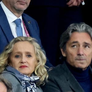 Laurent Solly (Président de Facebook France) et sa femme Caroline Roux - People des les tribunes de la coupe du Monde de Rugby France 2023 - Match de quart de finale "France-Afrique du Sud (28-29)" au Stade de France à Saint-Denis 15 octobre 2023. © Moreau-Jacovides/Bestimage