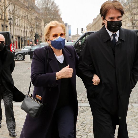 Sylvie Vartan et son mari Tony Scotti - Arrivées à la messe anniversaire à la mémoire de Pierre Cardin en l'église de La Madeleine à Paris. Le 29 janvier 2021 (AGENCE / BESTIMAGE).