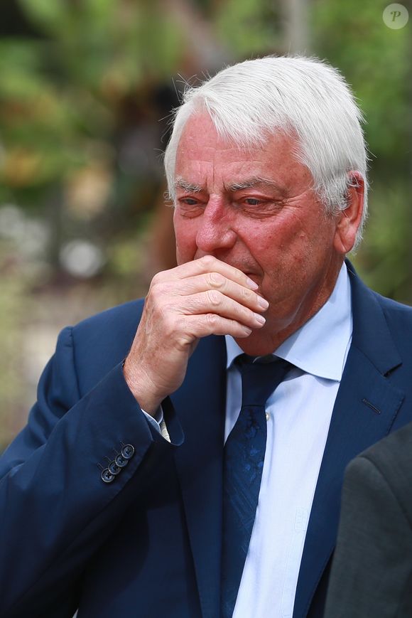 L'ancien journaliste et directeur des sports sur Canal+ est atteint de la maladie de Charcot. 

Charles Bietry - Obsèques de Jean-Claude Bouttier en l'église de Gournay-sur-Marne le 13 août 2019. Crédit : Agence / Bestimage