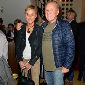 Yves Rénier et sa femme Karin - Inauguration du théâtre de la Tour Eiffel à Paris le 16 octobre 2017. © Coadic Guirec/Bestimage