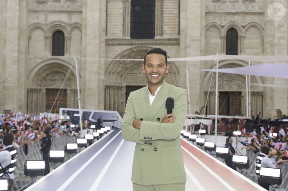 Mohamed Bouhafsi lors du dernier relais de La Flamme Olympiques avant la cérémonie d'ouverture des Jeux Olympiques (JO) de Paris 2024 à Saint-Denis, Seine Saint-Denis, France, le 26 juillet 2024. © Melloul-Tribeca/Bestimage