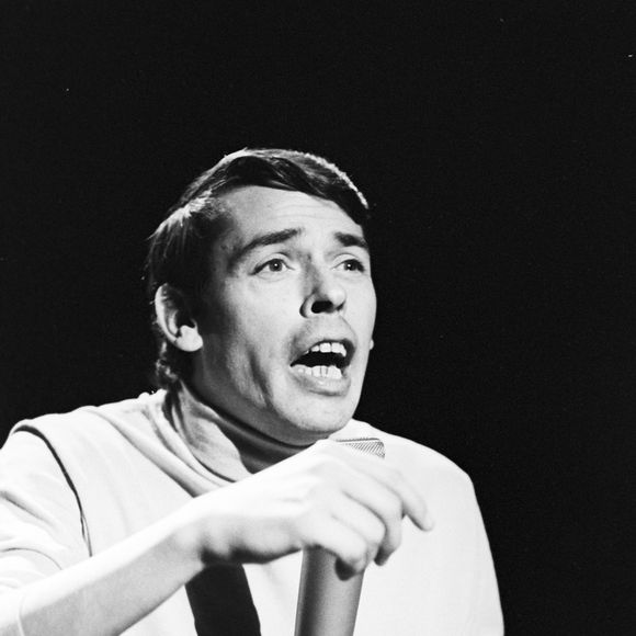 Archives - Jacques Brel sur le plateau de l'émission "Le Palmarès des chansons". Le 11 novembre 1966 © Jean Lenoir via Bestimage