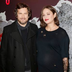 "On se doutait bien d'un problème, confie-t-il dans les pages de "Paris Match". Ces derniers temps, Marion se déplaçait toujours sans Guillaume."


Marion Cotillard (enceinte) et Guillaume Canet - Avant-première du film "Rock'n Roll" au Pathé Beaugrenelle à Paris le 13 février 2017. Christophe Aubert via Bestimage