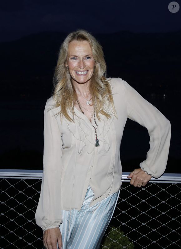 Exclusif - Estelle Lefébure lors du dîner au Restaurant Lamartine lors de la 2ème édition du Festival du Cinéma Français et Gastronomie d'Aix-les-Bains le 8 juin 2023. © Denis Guignebourg / Bestimage