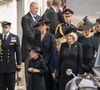 Les moments solennels, comme les obsèques d'Elizabeth, ont aussi donné lieu à des assortiments de tenues...

La princesse Charlotte, la princesse de Galles, le prince George, la reine consort et la duchesse de Sussex alors que le carrosse d'État transportant le cercueil de la reine Élisabeth II arrive à l'arche de Wellington lors de la procession cérémonielle suivant ses funérailles nationales à l'abbaye de Westminster, à Londres.  Le 19 septembre 2022. Photo by Jane Barlow/PA Photos/ABACAPRESS.COM