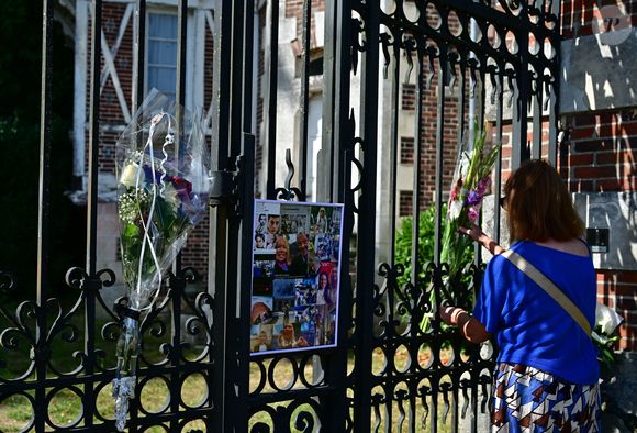 Anthony Delon, son fils aîné, a tenu à rendre hommage à son père disparu en août 2024.

Exclusif - Un an jour pour jour après le décès d'Alain Delon, son fils Anthony (avec Loubo, le berger belge de son père) lui a rendu hommage au domaine familial de Douchy dans le Loiret, France, le 18 août 2025. 

© Christian Liewig/Bestimage