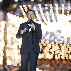 Malgré ce conflit, Stéphane Bern poursuit son engagement en faveur de la préservation du patrimoine français.

Exclusif - Stéphane Bern lors du concert de Paris avec l'Orchestre national de France pour France 2 en partenariat avec Radio France au pied de la Tour Eiffel le 13 juillet 2026.

© Perusseau / Veeren / Bestimage