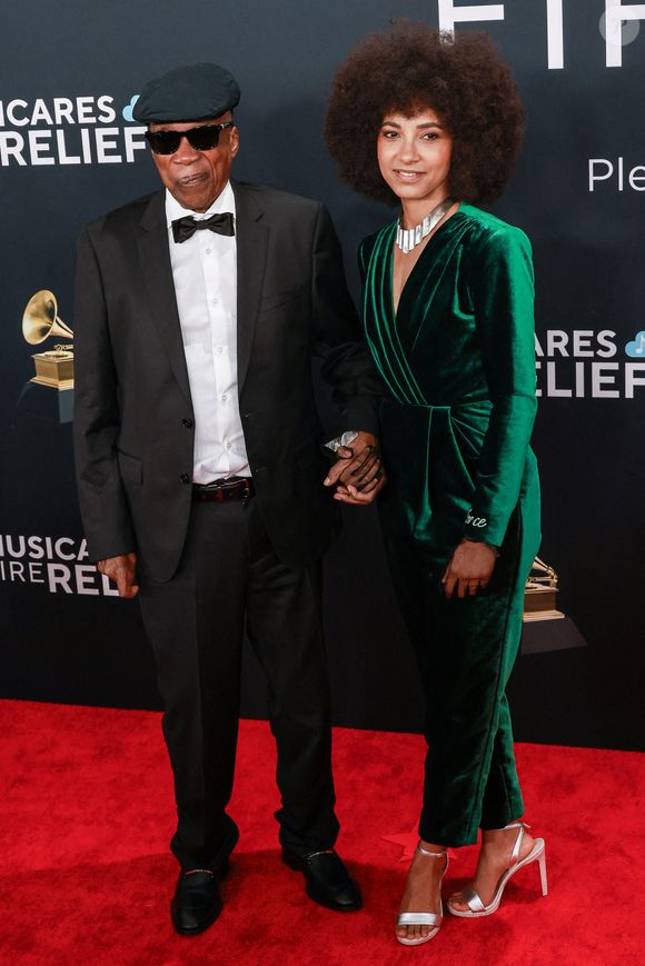 Milton Nascimento et Esperanza Spalding sur le tapis rouge de la 67e cérémonie des Grammy Awards qui s'est tenue au Crypto.com Arena à Los Angeles, CA, le 2 février 2025. Photo par Elyse Jankowski/SPUS/ABACAPRESS.COM