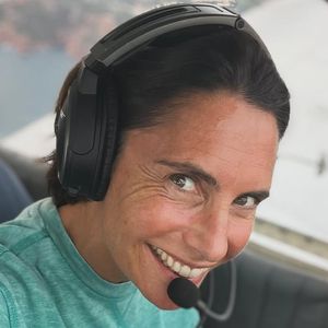 Depuis deux ans, elle détient aussi son brevet de pilote d'avion et survole régulièrement la région...

Instagram @alessandra_sublet.