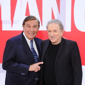 Exclusif - Jean-Pierre Foucault et Michel Drucker lors de l'enregistrement de l'émission Vivement dimanche  au studio Rive Gauche, présentée par M.Drucker et diffusée sur France 3 le 11 mai 2025, à Paris, France, le 5 mai 2025. © Guillaume Gaffiot/Bestimage