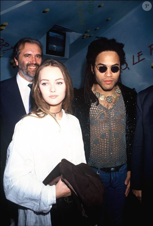 Fou amoureux de 1991 à 1997, le chanteur avait reçu au début des années 1990 une invitation de la jeune chanteuse qui souhaitait le rencontrer afin de faire une collaboration artistique.

Archives : Vanessa Paradis et Lenny Kravitz en 1992. @BERTRAND RINDOFF PETROFF / BESTIMAGE