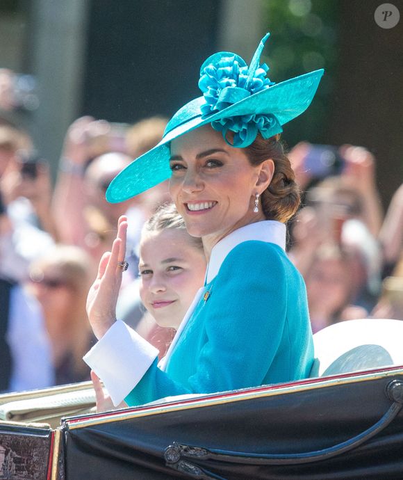 La princesse de Galles Cathrerine et la princesse Charlotte sont vues dans le Mall pendant le défilé du Trooping of the Colour, le 14 juin 2025, à Londres, Royaume-Uni. Photo par Tayfun Salci/ZUMA Press Wire/ABACAPRESS.COM