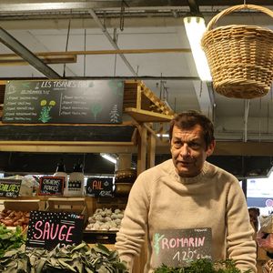 Cette recette est idéale pour les repas d'été, légers et conviviaux.

Exclusif - Laurent Mariotte à la rencontre des commerçants du Marché des Capucins à Bordeaux, lors du tournage de son émission culinaire "Les petits plats de Laurent", le 21 janvier 2026. 
© Fabien Cottereau / Bestimage