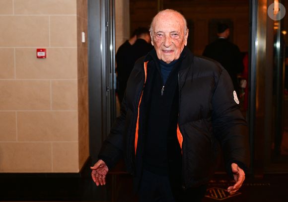 Jacques Séguéla au dîner annuel du CCAF (Conseil de coordination des associations arméniennes de France) à l'hôtel du collectionneur à Paris le 11 mars 2025
Comme chaque année, la onzième édition du désormais fameux dîner du CCAF a fait salle comble. 450 personnes se sont retrouvées dans les salons de l'hôtel du collectionneur, à Paris. Lors du cocktail, plusieurs personnalités politiques ont eu l'occasion de s'entretenir avec les invités.
Comme de coutume, un certain nombre de figures intellectuelles étaient également au dîner.
C'est Nelson Monfort qui a présenté la soirée en rappelant que la soirée est l'occasion de nous retrouver et de réaffirmer les liens profonds qui unissent la France et l'Arménie, liens tissés par l'histoire, la culture et des valeurs communes.
Cette soirée incarne à la fois un hommage solennel et un appel à l'action. Hommage envers celles et ceux qui oeuvrent sans relâche pour la cause arménienne; mais appel à la communauté internationale pour qu'elle s'engage résolument pour la justice et la paix.

© Christian Liewig / Bestimage