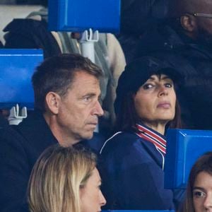 Daniel Riolo et Géraldine Maillet en tribunes du match de Ligue 1 McDonald's opposant le Paris Saint-Germain (PSG) au Racing Club de Strasbourg Alsace (4-2) au Parc des Princes à Paris, France, le 19 octobre 2024. © Cyril Moreau/Bestimage