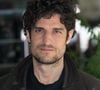 Pendant son enfance, sa mère lui écrivait des lettres pour lui faire des reproches après chaque dispute.

Rome, ITALIE  Louis Garrel pose pour les photographes lors de la séance photo organisée pour le film « Coutures » dans le cadre de la XVIe édition du Festival du film français Rendez-Vous 2026.

Sur la photo : Louis Garrel
Backgrid UK/ Bestimage