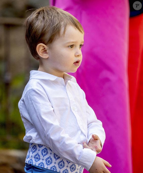 Le petit garçon, âgé de seulement 5 ans, est donc l'héritier au trône.

Charles de Luxembourg arrive à l'église Saint-Trophyme de Bormes-les-Mimosas, le 29 avril 2023, pour assister au mariage de la princesse Alexandra de Luxembourg et de M. Nicolas Bagory. © Albert Nieboer / DPA/ABACAPRESS.COM