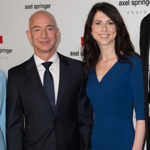 C'est la deuxième fois que Jeff Bezos se marie après son union avec MacKenzie Scott.

Jeffrey "Jeff" Bezos et Mackenzie Bezos lors du photocall de la soirée "Axel Springer Award 2018" à Berlin le 24 avril 2018.

API / BESTIMAGE