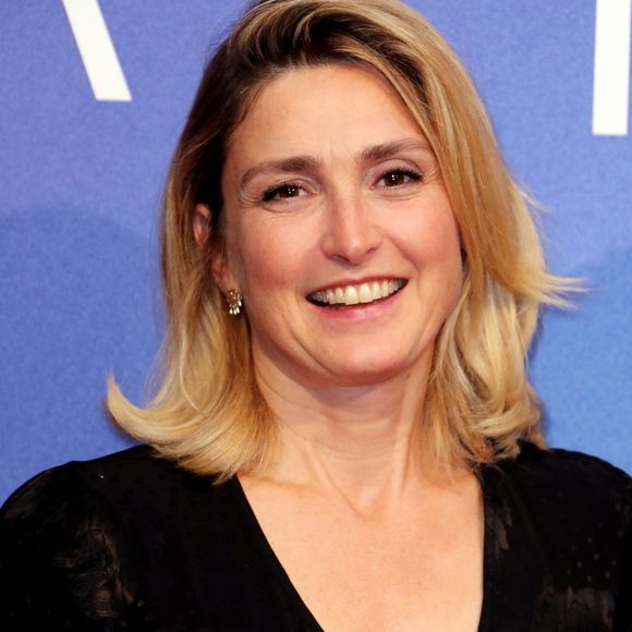 "C'est vrai qu'il y avait un petit air de famille"

Julie Gayet - Photocall de la cérémonie de clôture de la 26ème Edition du Festival de la Fiction de La Rochelle. 
© Patrick Bernard / Bestimage