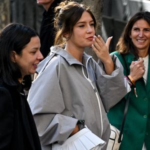 Adele Exarchopoulos arrivant au défilé Lacoste pendant la semaine de la mode à Paris, France, le 5 octobre 2025. Photo by Julien Reynaud/APS-Medias/ABACAPRESS.COM