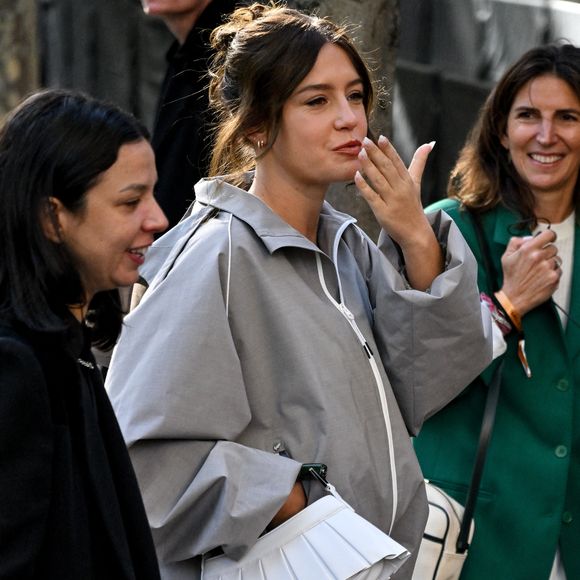 Adele Exarchopoulos arrivant au défilé Lacoste pendant la semaine de la mode à Paris, France, le 5 octobre 2025. Photo by Julien Reynaud/APS-Medias/ABACAPRESS.COM