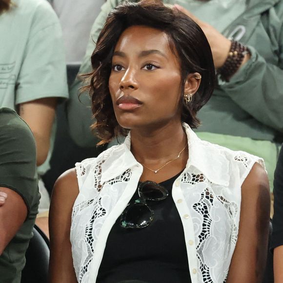 Malika (compagne de Yannick Noah) - Les célébrités en tribunes pendant l'épreuve de basketball de Demi-Finale opposant la France à l'Allemagne lors des Jeux Olympiques de Paris 2024 (JO) à l'Arena Bercy, à Paris, France, le 8 août 2024. © Jacovides-Perusseau/Bestimage