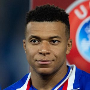Kylian Mbappé - Célébrités dans les tribunes du match de qualification de la Coupe du monde 2026 entre la France contre l'Ukraine (4-0) au Parc des Princes à Paris le 13 novembre 2025. © Cyril Moreau/Bestimage